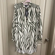GiGio Medium Green And Cream Zebra Strip Long Sleeve Hi Lo Dress