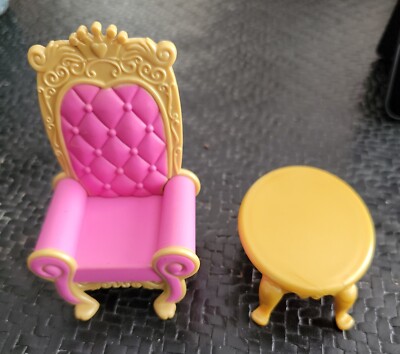 Mattel T1976-2469 pink gold throne chair and table for castle 2009