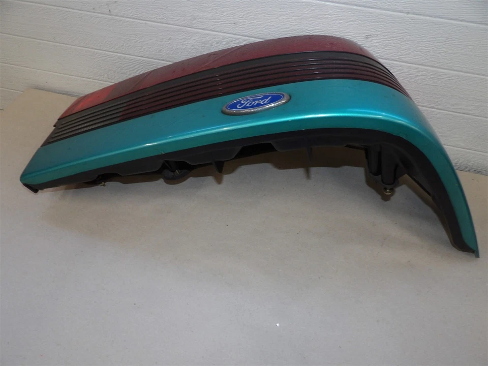 LUZ TRASERA LADO PASAJERO DERECHA CONJUNTO VERDE AZULADO FORD PROBE 1990-1992 GT Foto 4 de 4
