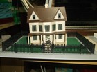 HO Three Houses . One Abandon House . MODEL POWER — photo 1