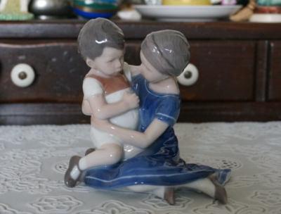 VINTAGE B&G Bing & Grondahl Figurine Children Playing #1568