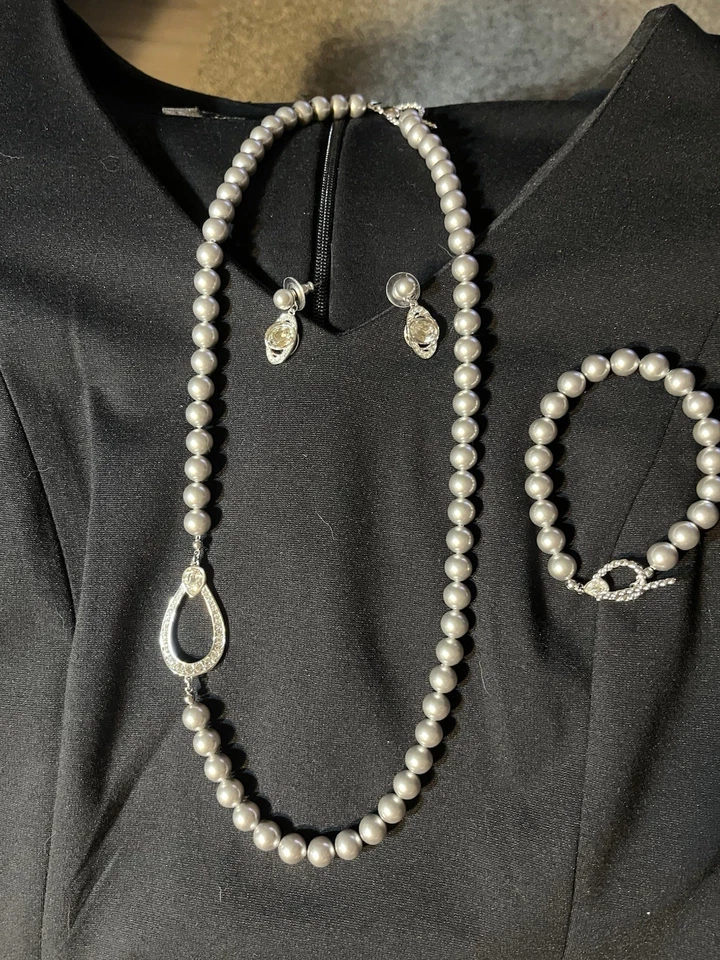 Juego de collar, pulsera y pendiente Swarovski para mujer. Foto 3 de 4