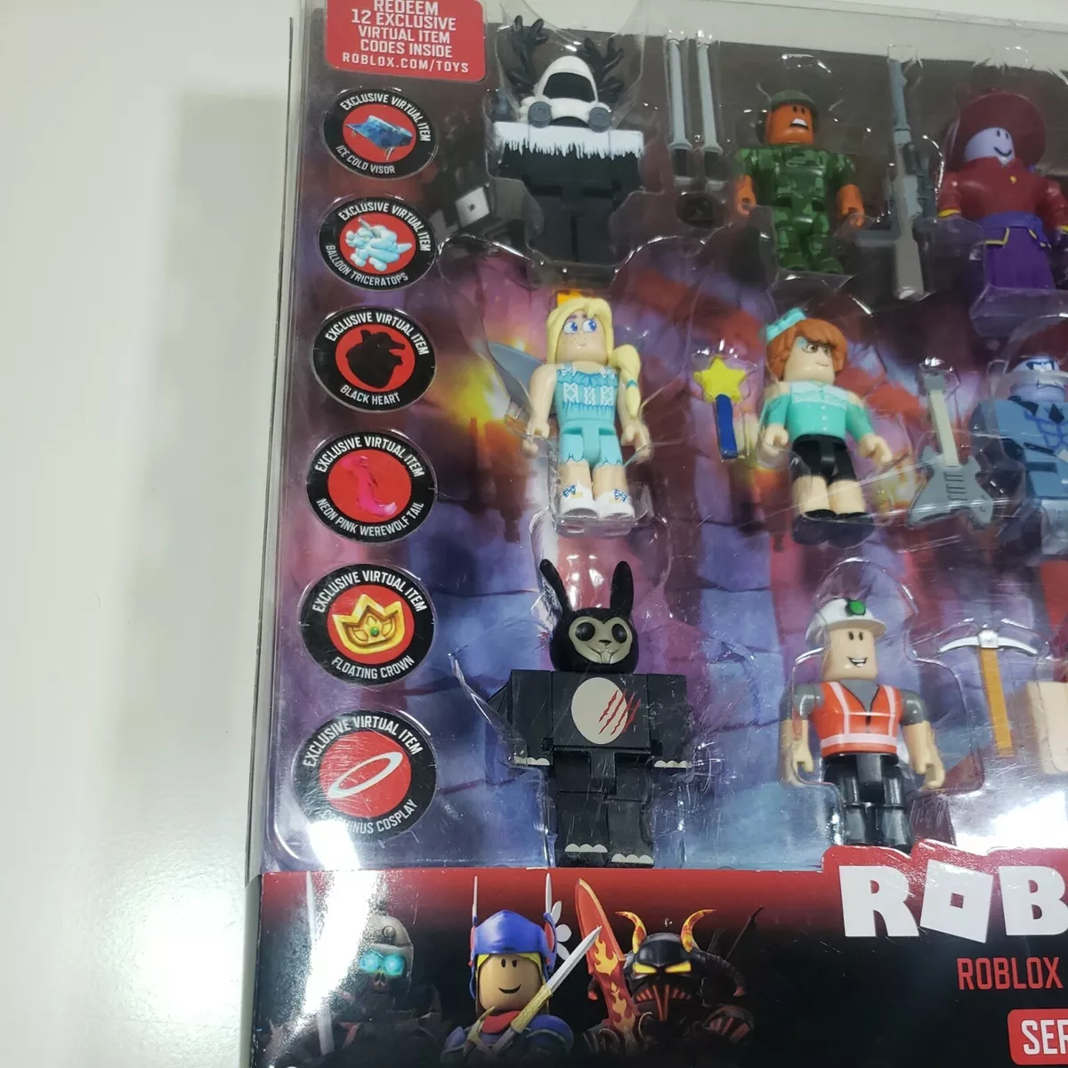 Roblox Classics Series 4 Twenty-One Piece Set 12 Exclusive Virtual Codes :  Toys & Games 