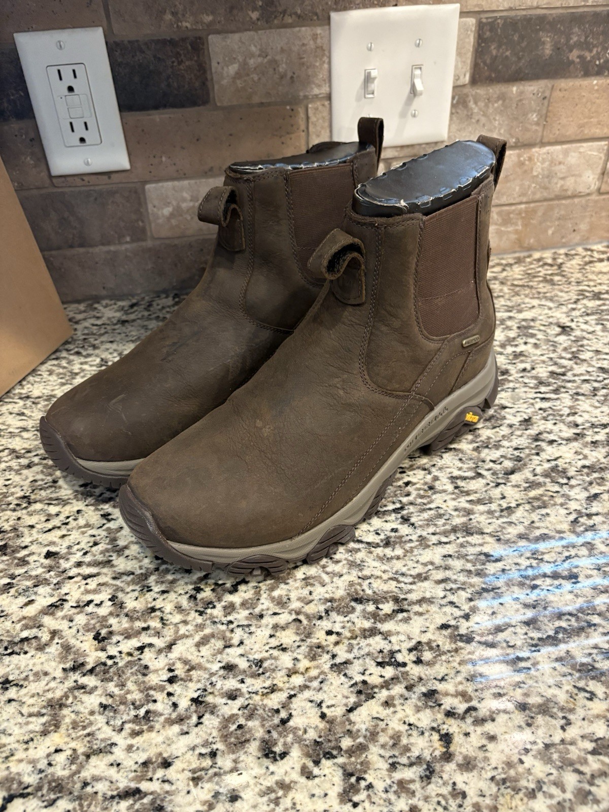 Stivali Merrell Uomo Marrone Moab 3 Avventura Pelle Chelsea WP Taglia 13 Vibram Escursionismo