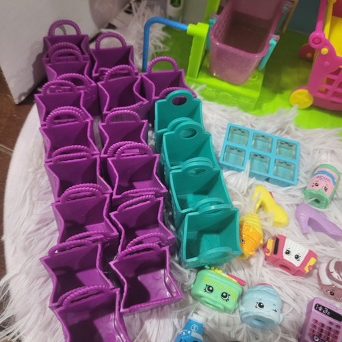 Tienda de comestibles Shopkins Small Mart y bonito refrigerador N Icy lote mixto con accesorios - Imagen 12 de 24