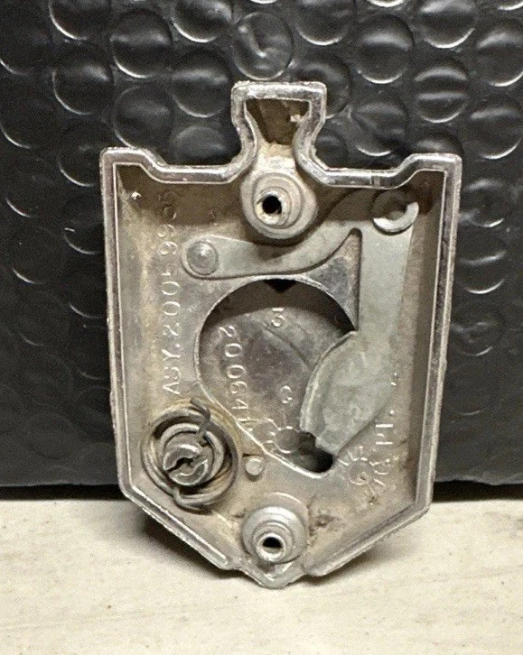 Chevrolet Monte Carlo 1978 1979 1980 emblema de cubierta de bloqueo de maletero OEM Foto 2 de 4