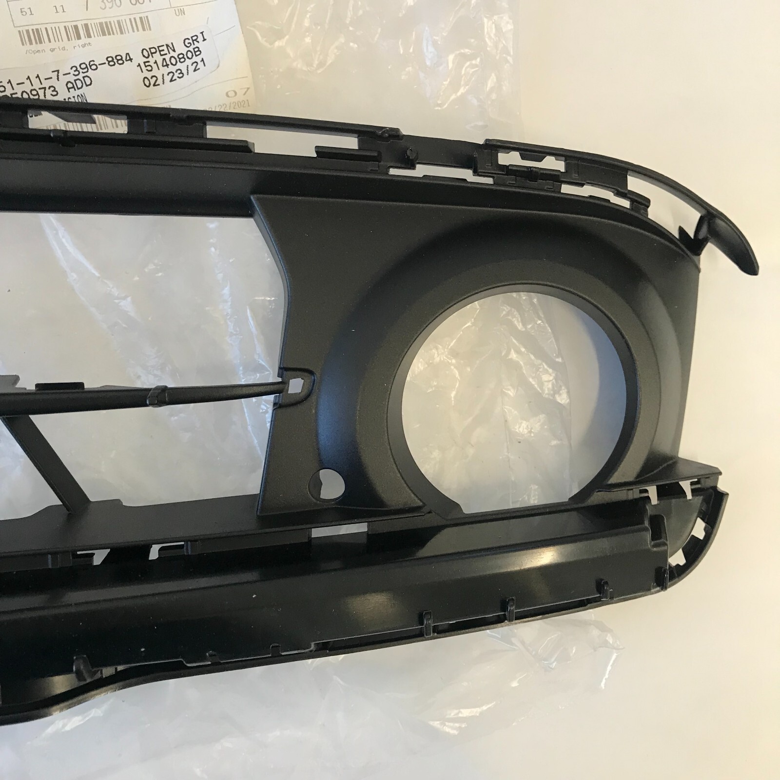 2014 2015 BMW 3 F30 Front Right Fog Lamp Bezel Bracket 51117396884 