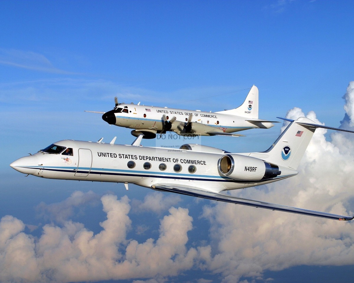 NOAA HURRICANE HUNTER WP3D ORION GULFSTREAM IV AIRCRAFT 8X10 PHOTO  (EP-707)