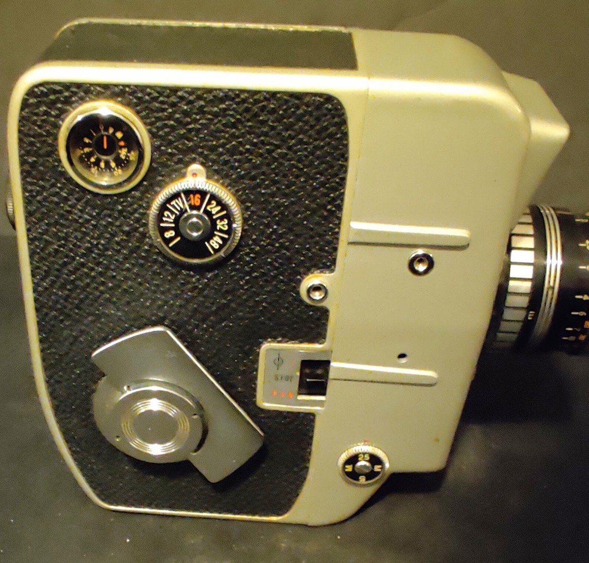 8mm フィルムカメラ Cinemax 8E AUTO ZOOM Vintage Film Movie Camera - Cinemax 8E Auto Zoom 8MM Movie