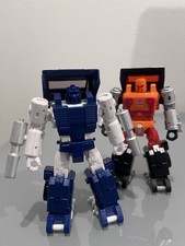 Transformers WFC Kingdom Deluxe Pipes 100  COMPLETE   BONUS ROADRANGER  READ