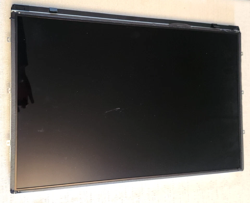 Apple 🔧 Cinema Display A1267 - 24'' - IPS Technology With Wide Viewing Angles - Image 2 of 3