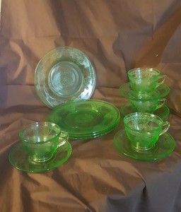 Depression-Glass-Green-FEDERAL-GEORGIAN-LOVEBIRDS-Cups-Saucers-Plates-12-Piece