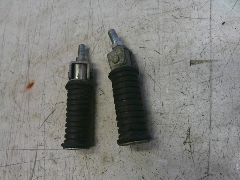 Suzuki GT 185 GT185 1973-1977 Adventurer estriberas traseras pasajero reposapiés reposapiés Foto 4 de 4