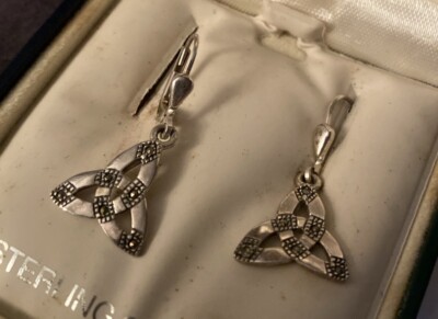 Small SOLVAR Irish Sterling CELTIC TRINITY KNOT Drop EARRINGS-Clip Hook Tops