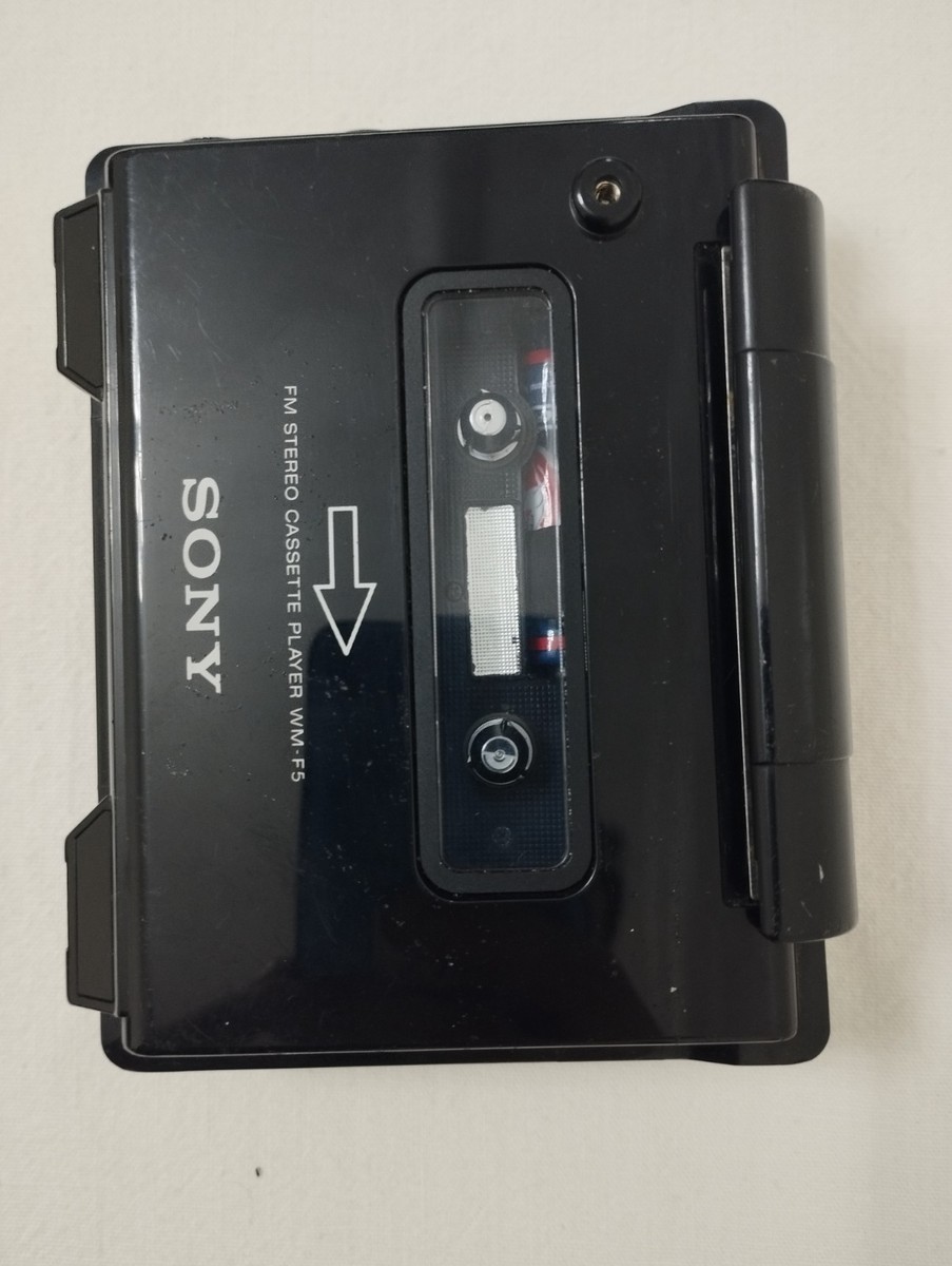 ES108 【ジャンク】SONY WM-F5 ポータブルカセットプレーヤー SONY WALKMAN WM-F5 Sports Walkman Black Cassette Player, For Parts