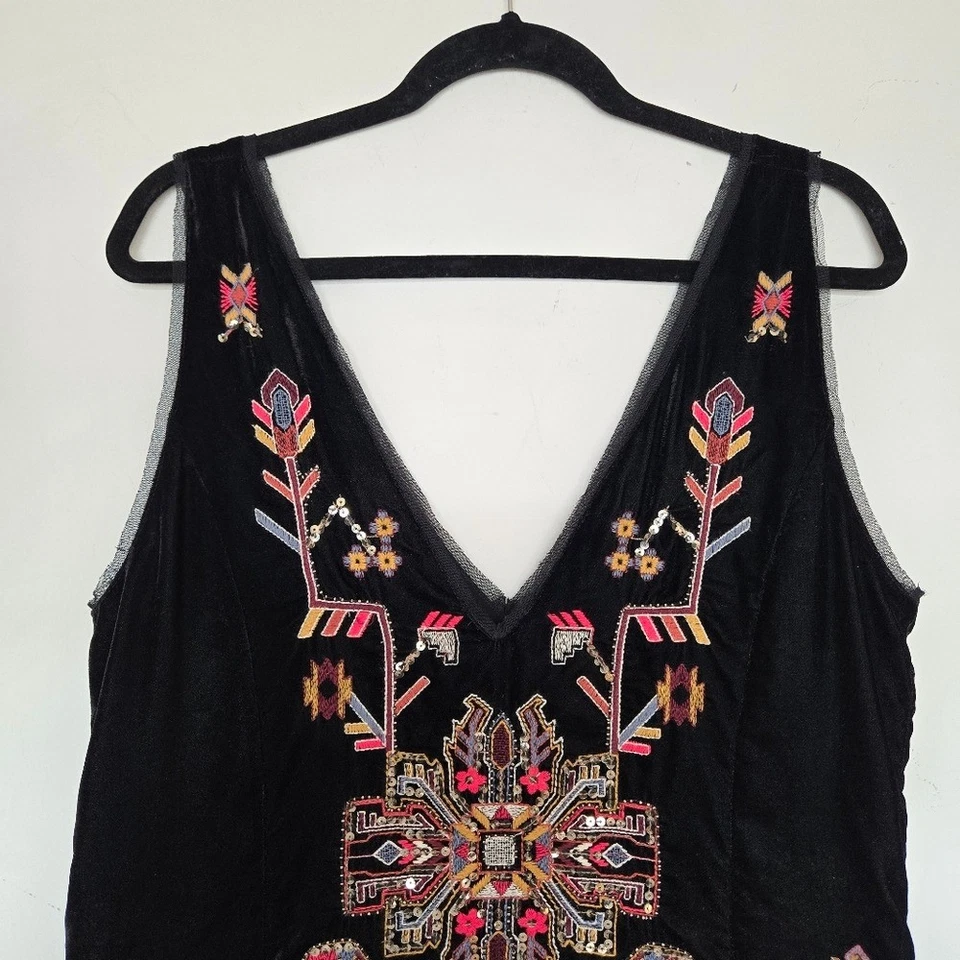 Mini Vestido ZARA Negro Terciopelo Bordado Cuentas Talla L Boho Tribal Étnico Festivo Foto 3 de 4