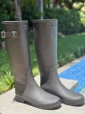 HUNTER tall rain boots size 7