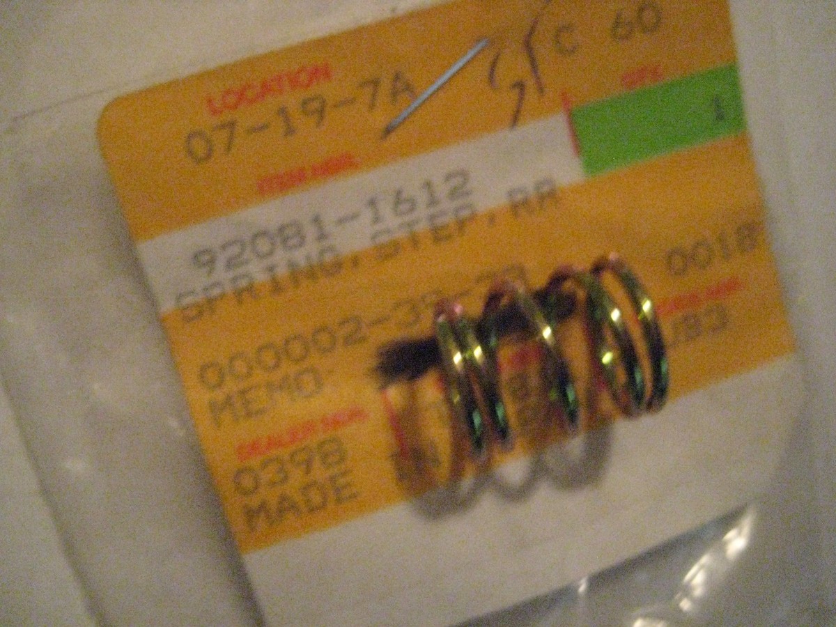 ここページ KAWASAKI ZX/ZR/ZG/ZL/KL/EN/EX REAR STEP/PEG SPRING NOS! |