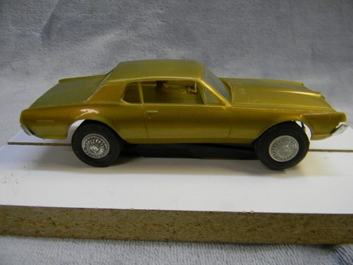 1/32 SCALE VINTAGE ORIGINAL 1968 REVELL MERCURY COUGAR GOLD SLOT CAR #2 - Imagen 6 de 8