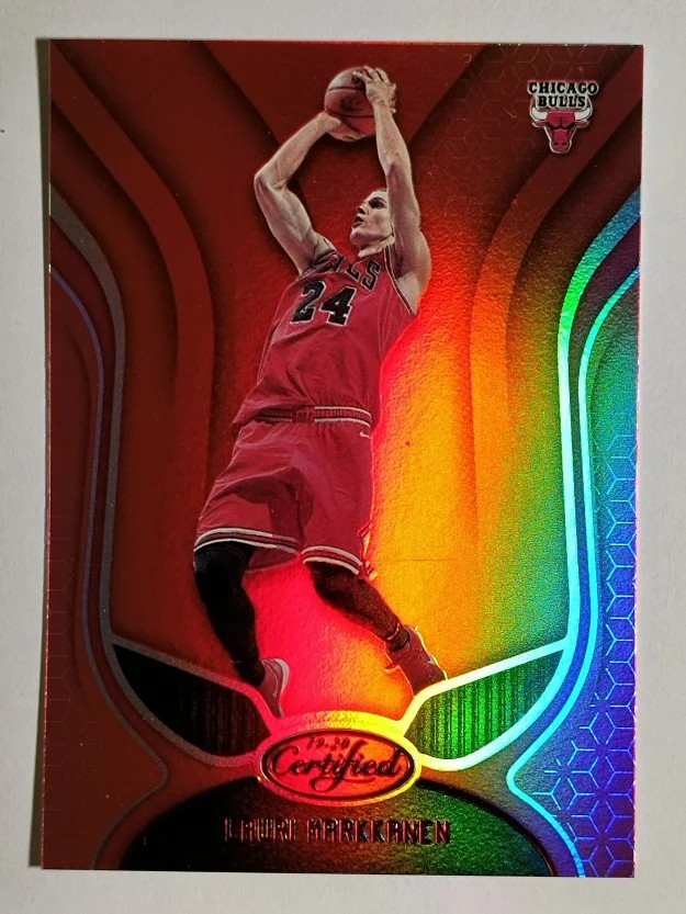2019-20 Certified Mirror Red #40 Lauri Markkanen