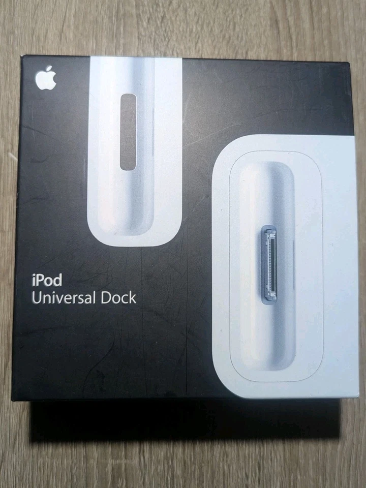 Apple iPod Universal Charging Dock MA045G Excellent Box And iPod Nano Tested - Image 2 of 4