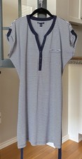 Gap Soft Cotton Tee Shirt Dress V-Neck Navy and White Stripe Knee Length Medium