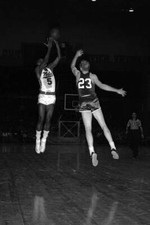 Dick Barnett Of The Syracuse Nationals Shoots 1960S Old Basketball Photo 4