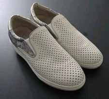 Gravity Defyer Clara Womens Size 8 M Flats White Leather Perforated Comfort