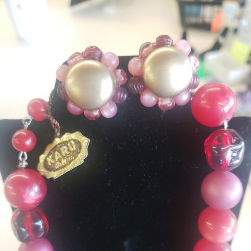 VINTAGE KARU NECKLACE EARRING SET GOLDTONE RED PINK ORIGINAL TAG ๐ - Picture 2 of 5