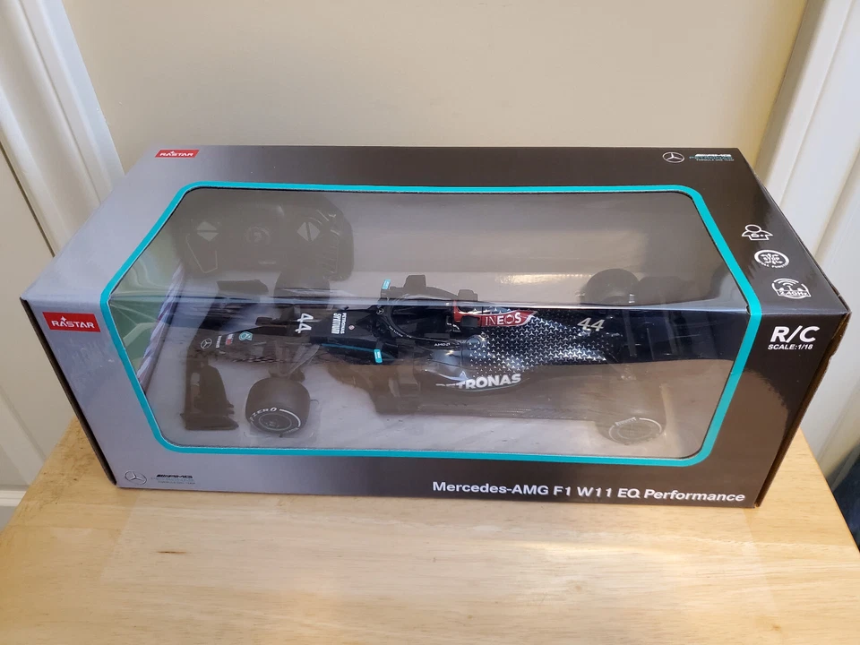 Rastar 2.4 GHz R/C F1 Car Mercedez-AMG F1 W11 EQ Performance Scale 1:18 - Image 2 of 4