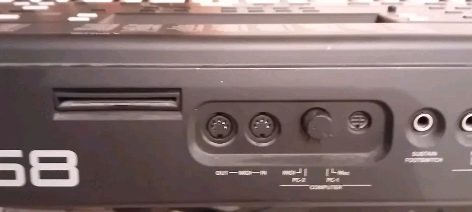 Roland E-68Intelligent Synthesizer Keyboard - Image 3 of 4