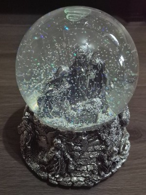 TOYO Musical ''Freude an der Welt'' Krippe Weihnachten Schneekugel 3D Metallsockel