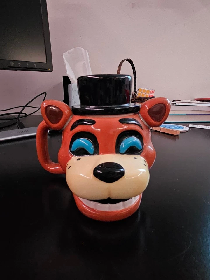 Caneca de cerâmica esculpida Five Nights At Freddy's Freddy Fazbear - Imagem 2 de 4
