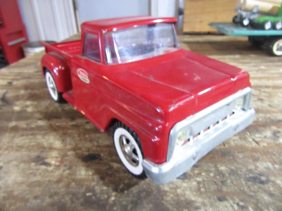 Vintage 1950s 1960s Tonka Stepside Pickup Truck Red Pressed Steel - Image 2 of 4
