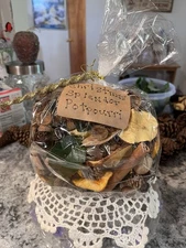 Christmas Splendor Highly Scented  Potpourri Cinnamon Oranges Apples 8 Oz.