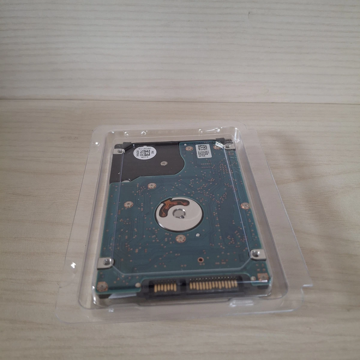 Crucial BX500 1 TB SATA SSD 2,5" SSD con caja CT1000BX500SSD1 abierta nunca usada