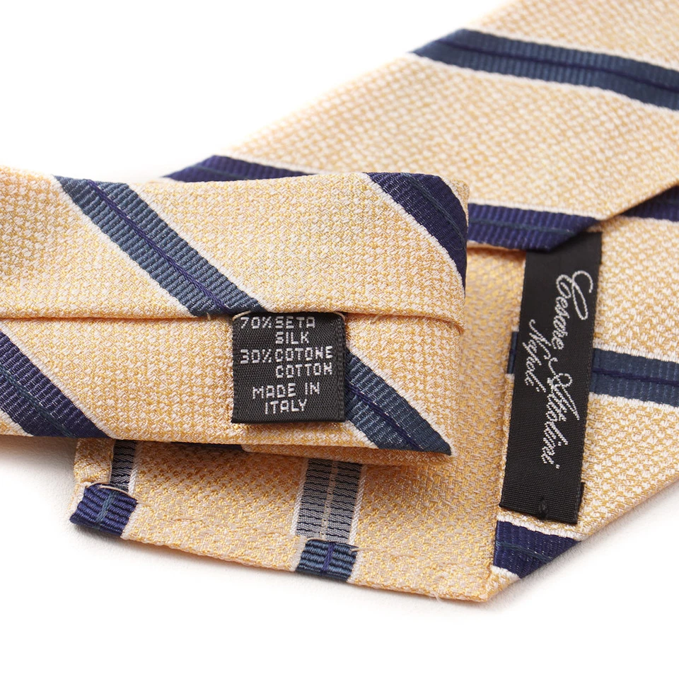 Gravata de seda nova com etiquetas US$ 295 CESARE ATTOLINI tecido amarelo e azul marinho listrada fita - Imagem 3 de 3