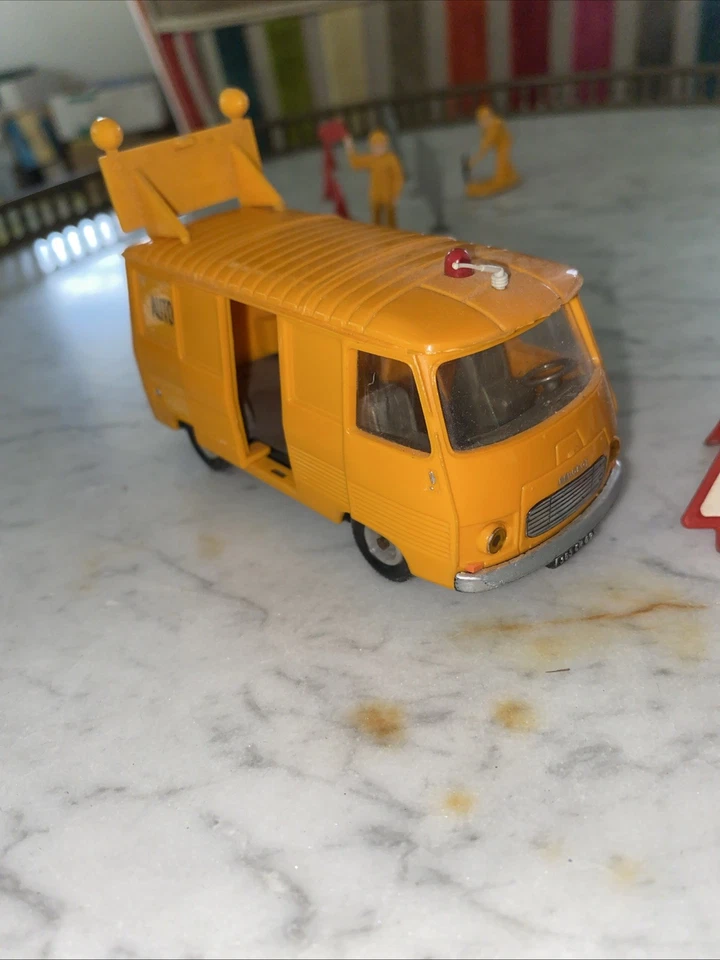 Norev ancien peugeot J7 autoroute DDE avec accessoires et 2 personnages - Photo 3/4