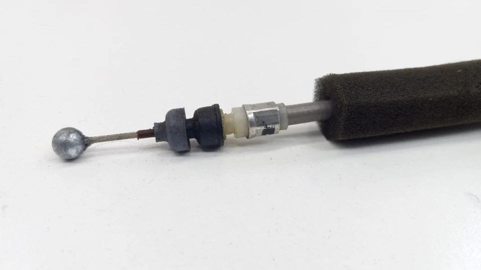 Cerradura de pestillo de puerta delantera izquierda Nissan Versa 2010 Foto 3 de 4