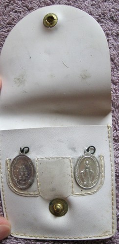 VINTAGE 1951 1ST COMMUNION Set: CELLULOID PRAYER BOOK W/CRUCIFIX & More (Flaws) - Picture 12 of 21