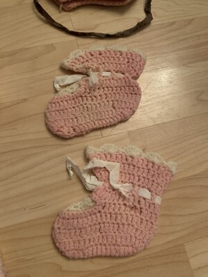 Ensemble Bébé Vintage Tricoté Main - Rose, Avec Booties Et Bonnet - Taille Nouveau-Né