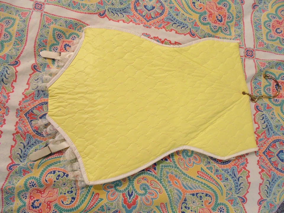 Bolso Lencería Colgante Bustier Formaly De Colección Amarillo Acolchado Vinilo Encaje Ligas Gancho Foto 3 de 4