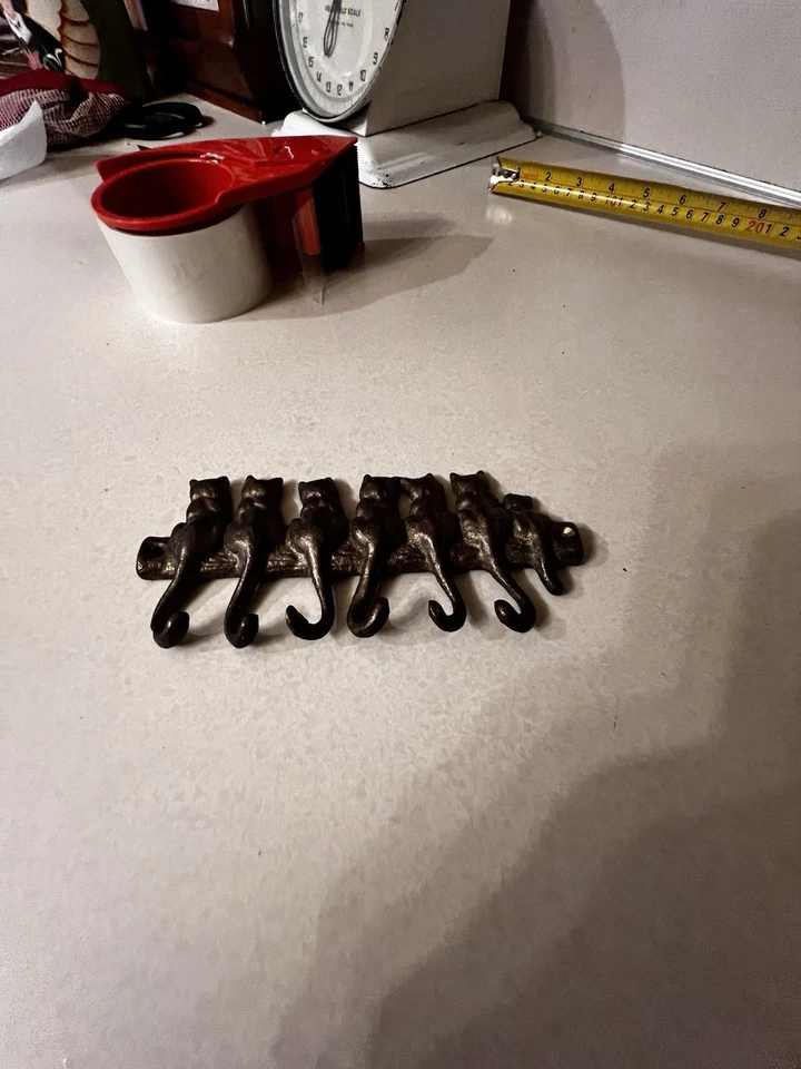 Soporte de pared para llave de gato de latón SPI San Pacific, San Francisco Foto 3 de 4