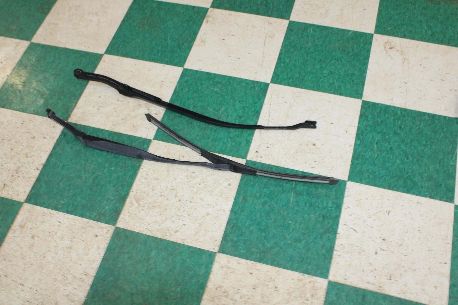 14-20 Ghibli Black Front Windshield Wind Shield Pair 2x Wiper Arms OEM Factory