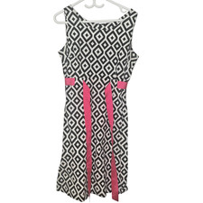 Black & White Geometric Print Dress with Pink Trim – Sleeveless Fit & Flare 10