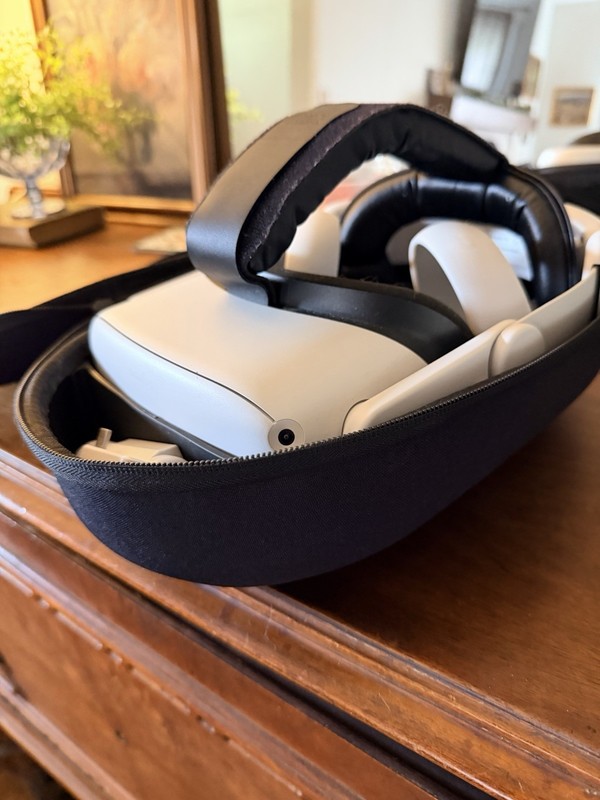 Meta Quest 2 Standalone VR Headset White USB-C with Controllers extended battery