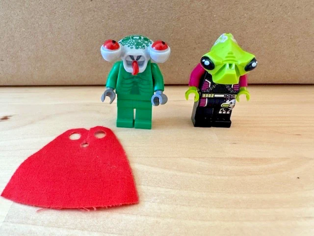 Lego Space UFO Droid Alien Conquest Minifigure Lot (5) - Image 3 of 4