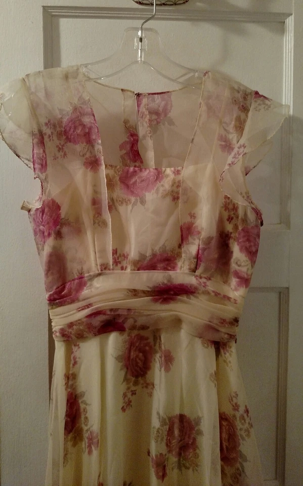Vintage Floral Print Pink and Cream Full Length Dress With Ruffled Bustle Size S - Image 4 of 4