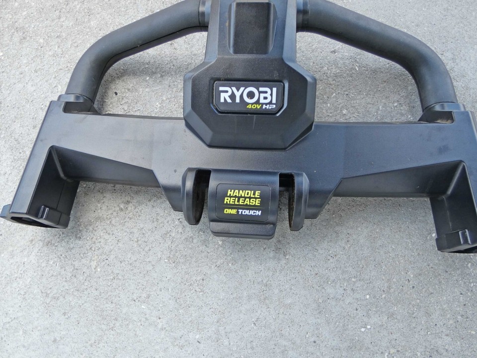 Coperchio Scarico Ricambio Originale Ryobi 541361003 Per Falciatrici A Batteria RY401014, RY401015, RY401016 (21″)