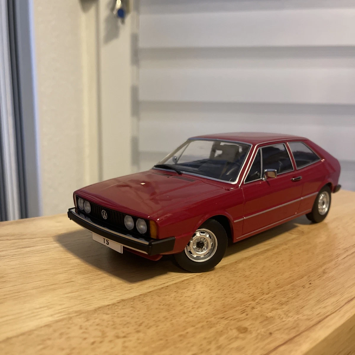 KK Scale 1:18 Silber 1975 KK Scale Modellauto VW Scirocco 1 L Silber 1975 – Maßstab 1:18, Metall | Sammlerstück Wm 2010
